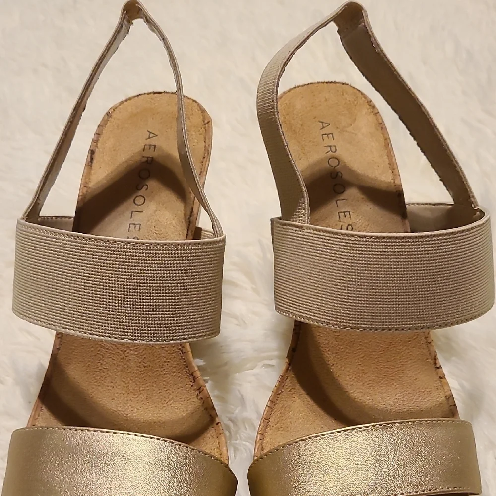 AEROSOLES Women's Gold and Tan Wedge‎ 4